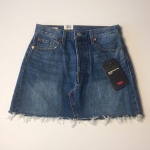 NWT Levi’s Deconstructed Jean Skirt Size 26